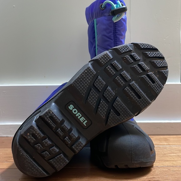 Sorel Kids Winter Boot - Size 3 - Picture 2 of 7